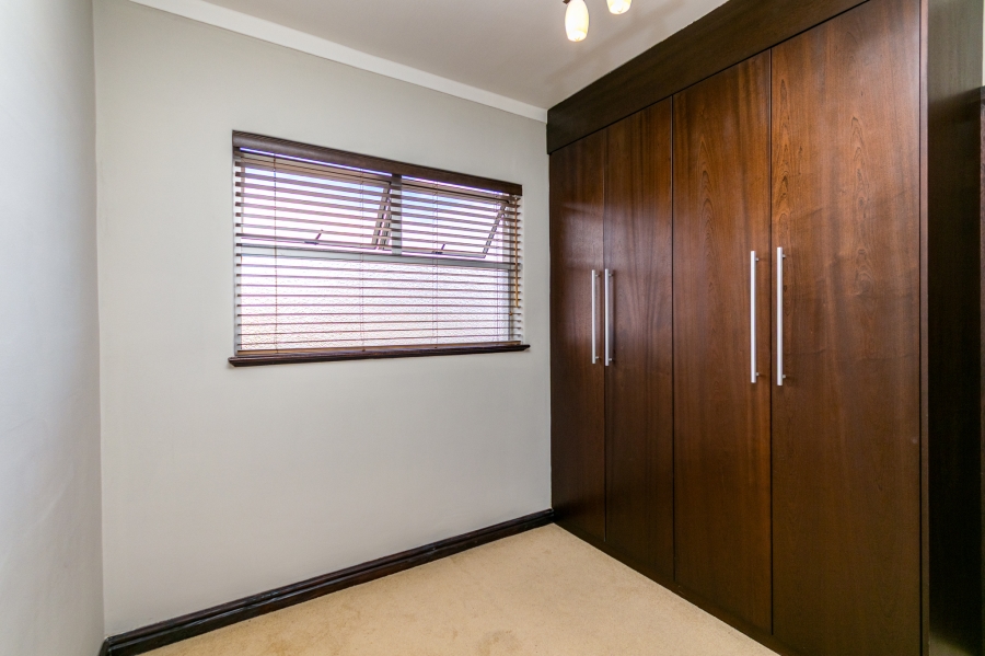 To Let 2 Bedroom Property for Rent in Green Point Western Cape